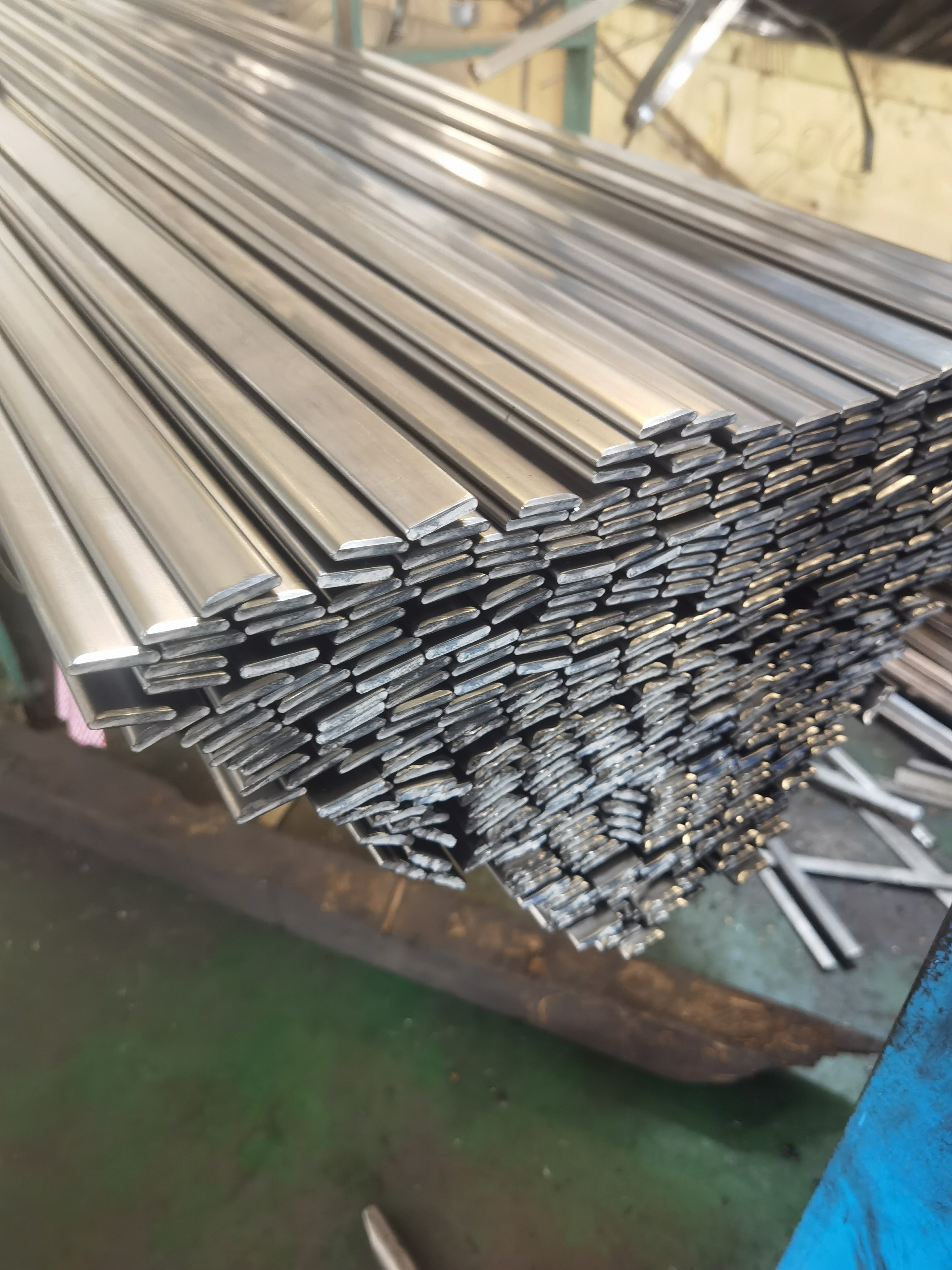 带R角小扁钢冷拉不锈钢异型材201 304 316L 2205 2507 630 904l 625等不锈钢及镍基高温合金